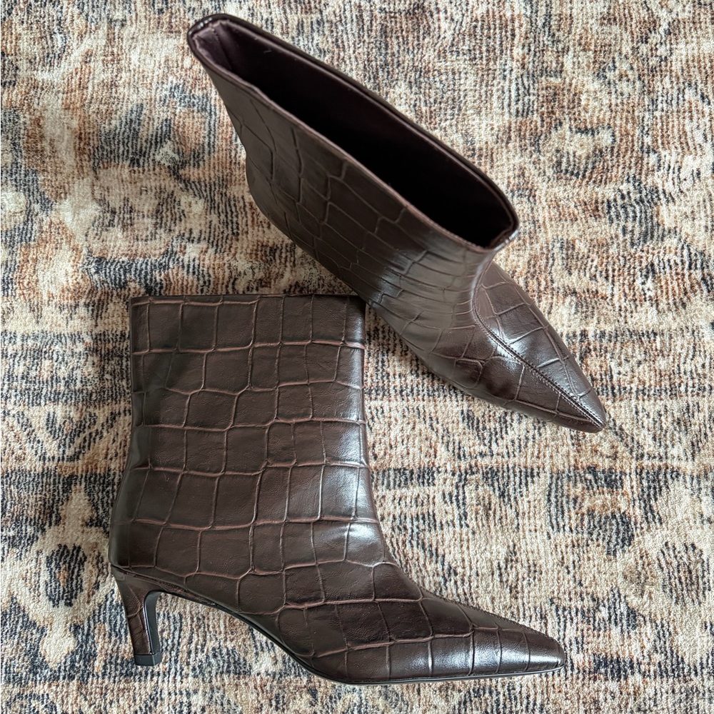 NWT H&M Dark Brown Croc-Pattern Pointed Toe Heeled Boots